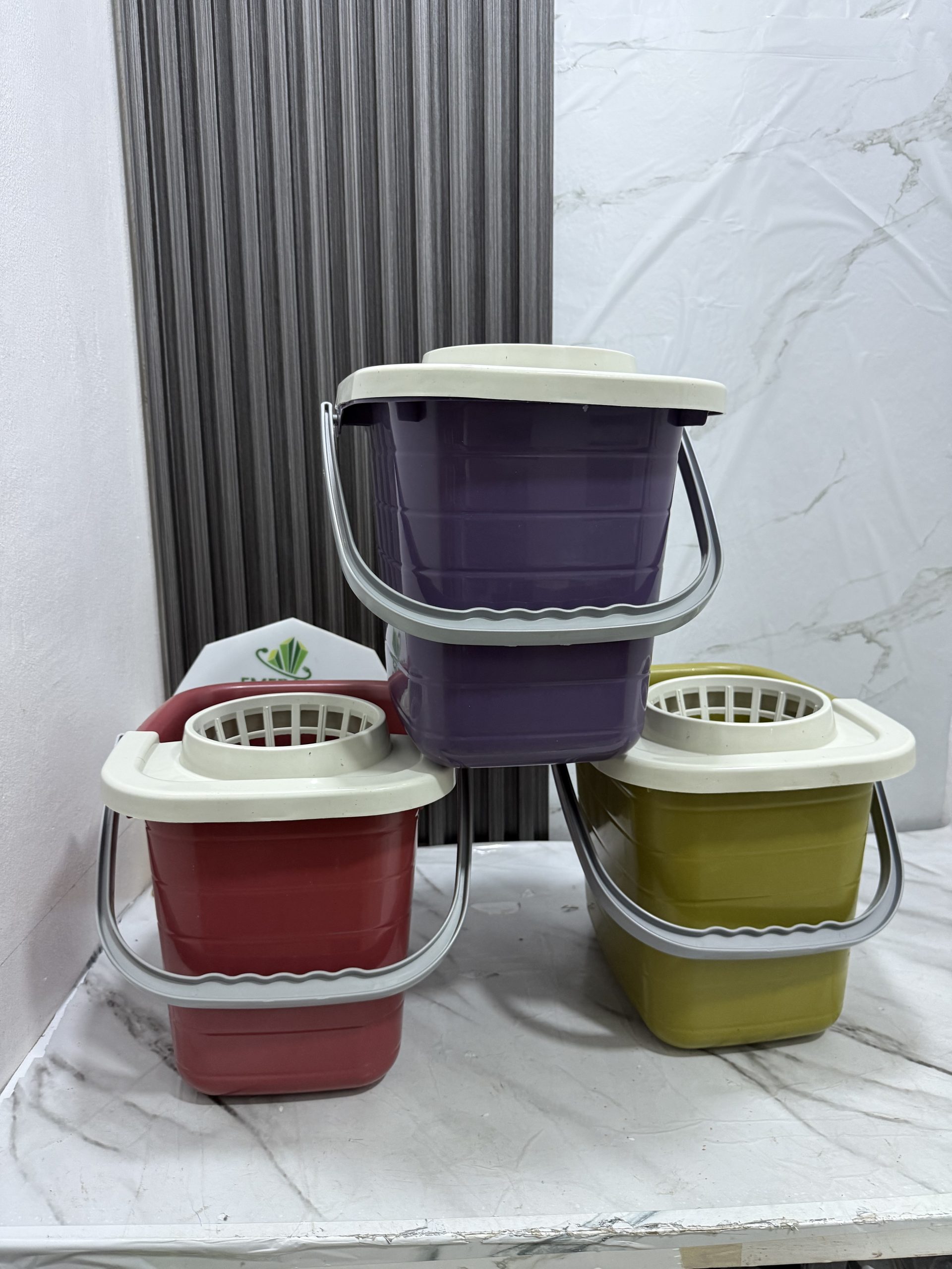 Solid mop bucket